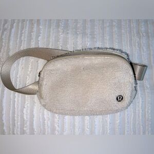 Lululemon Everywhere Belt Bag 1L *Fleece